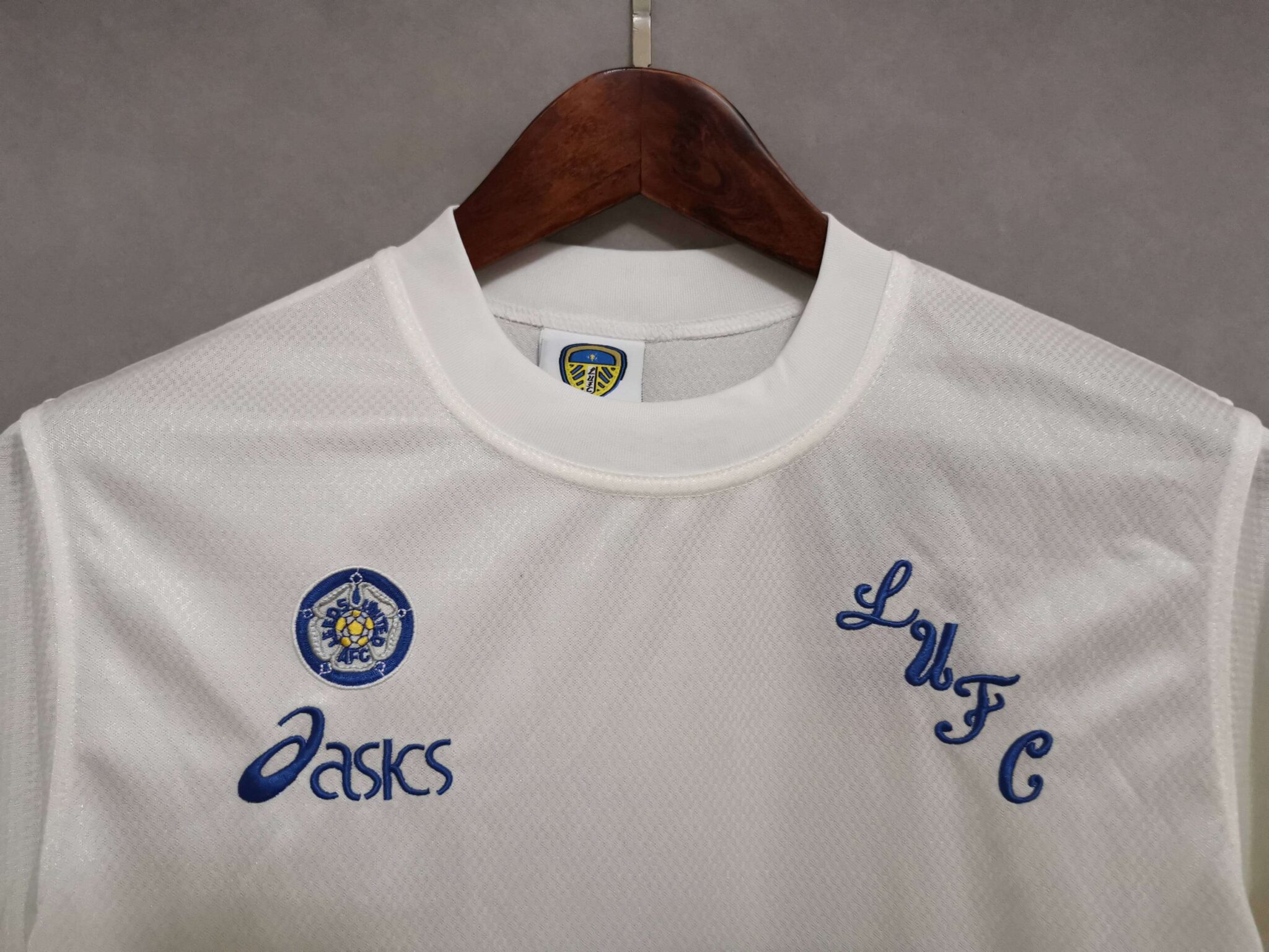leeds united infant kit