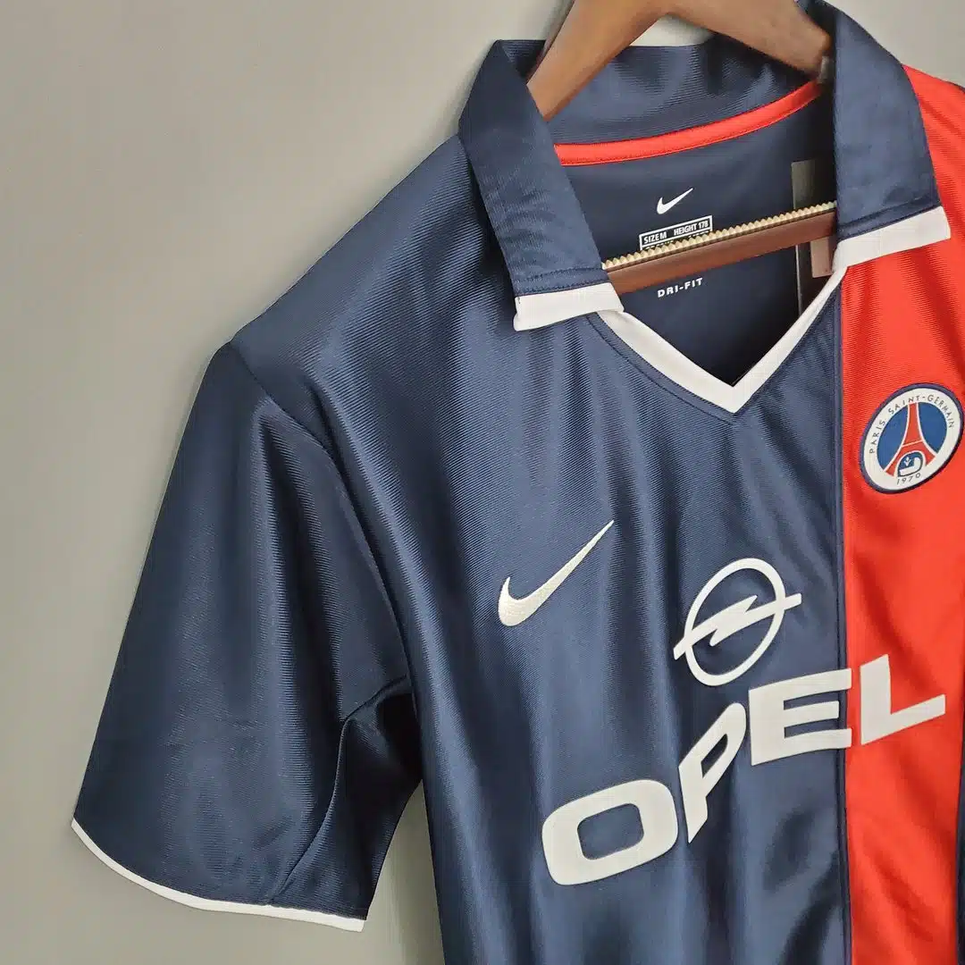 The Retro Kit | Paris Saint-Germain (PSG) 2001/2002 Home kit
