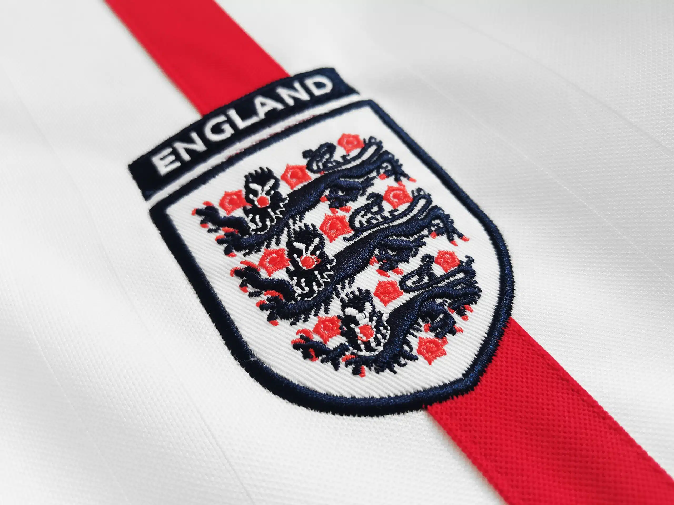The Retro Kit | England 2002 Home Kit - Long Sleeves