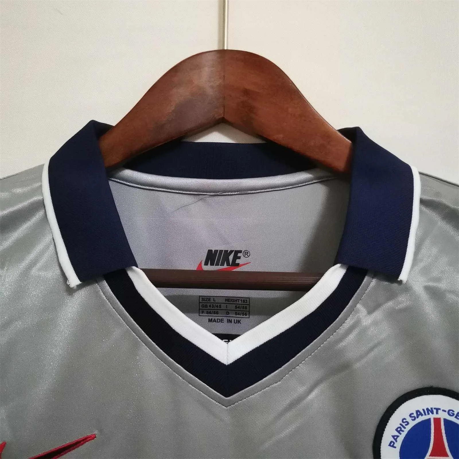 The Retro Kit | Paris Saint-Germain (PSG) 1999/2001 Away Kit