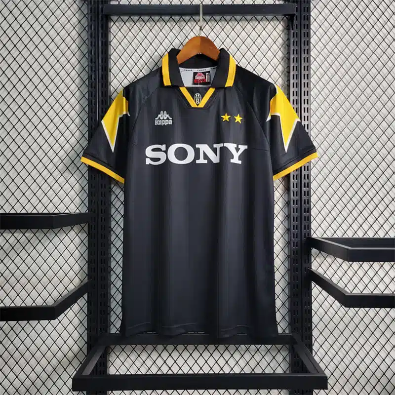 The Retro Kit | Juventus 1995/1997 Third Kit