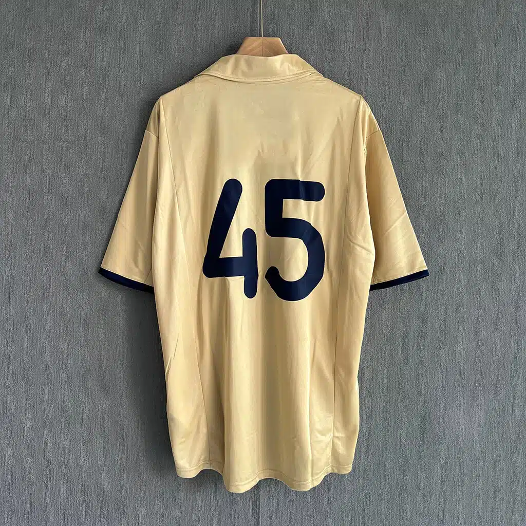 The Retro Kit | FC Barcelona 2001/2002 Away Kit