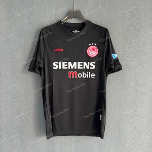 Olympiacos Piraeus 2004/2005 Away Kit